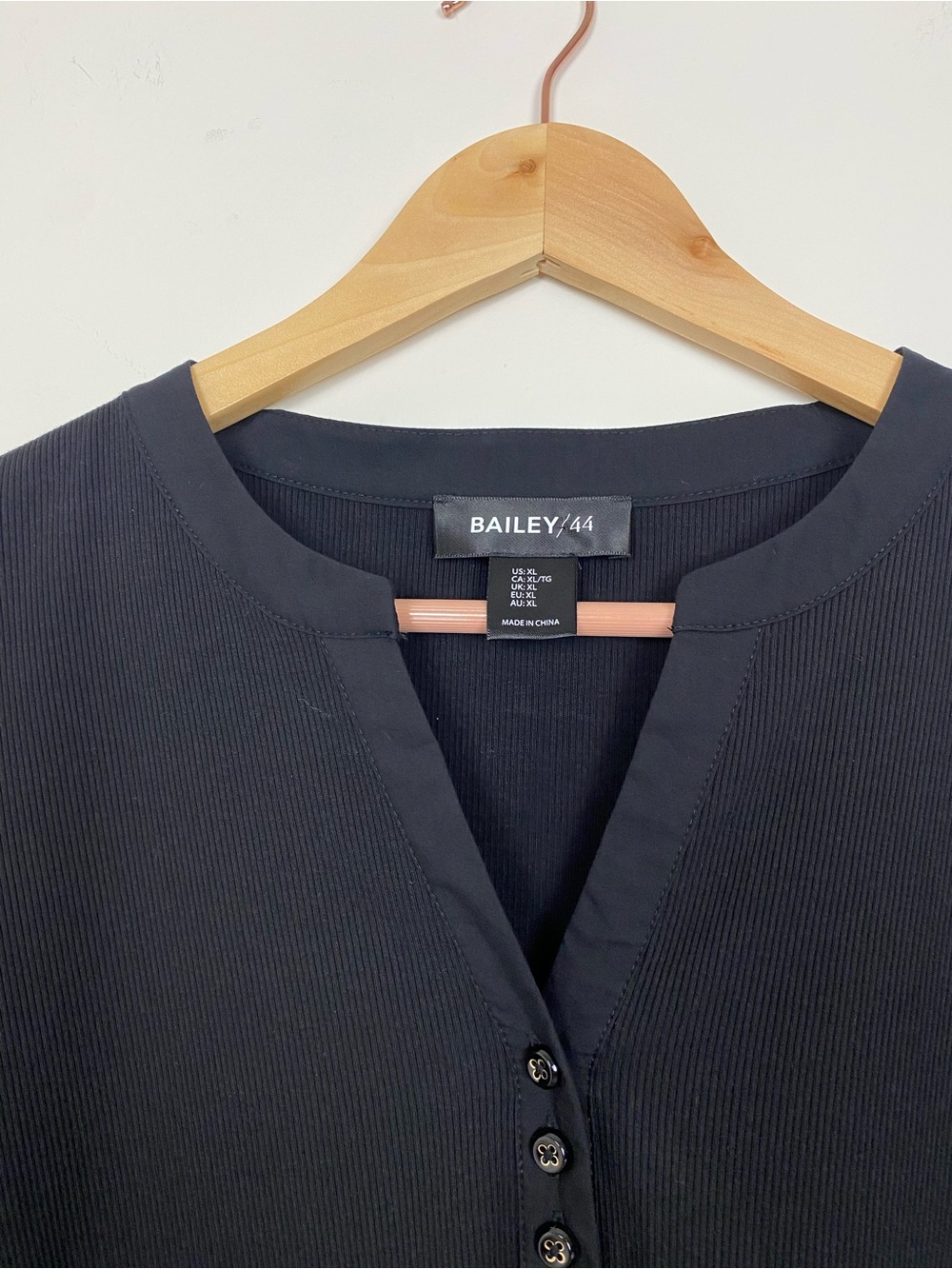 Bailey 44 Black Puff-Sleeve Henley Blouse Sz XL - Picture 5 of 5